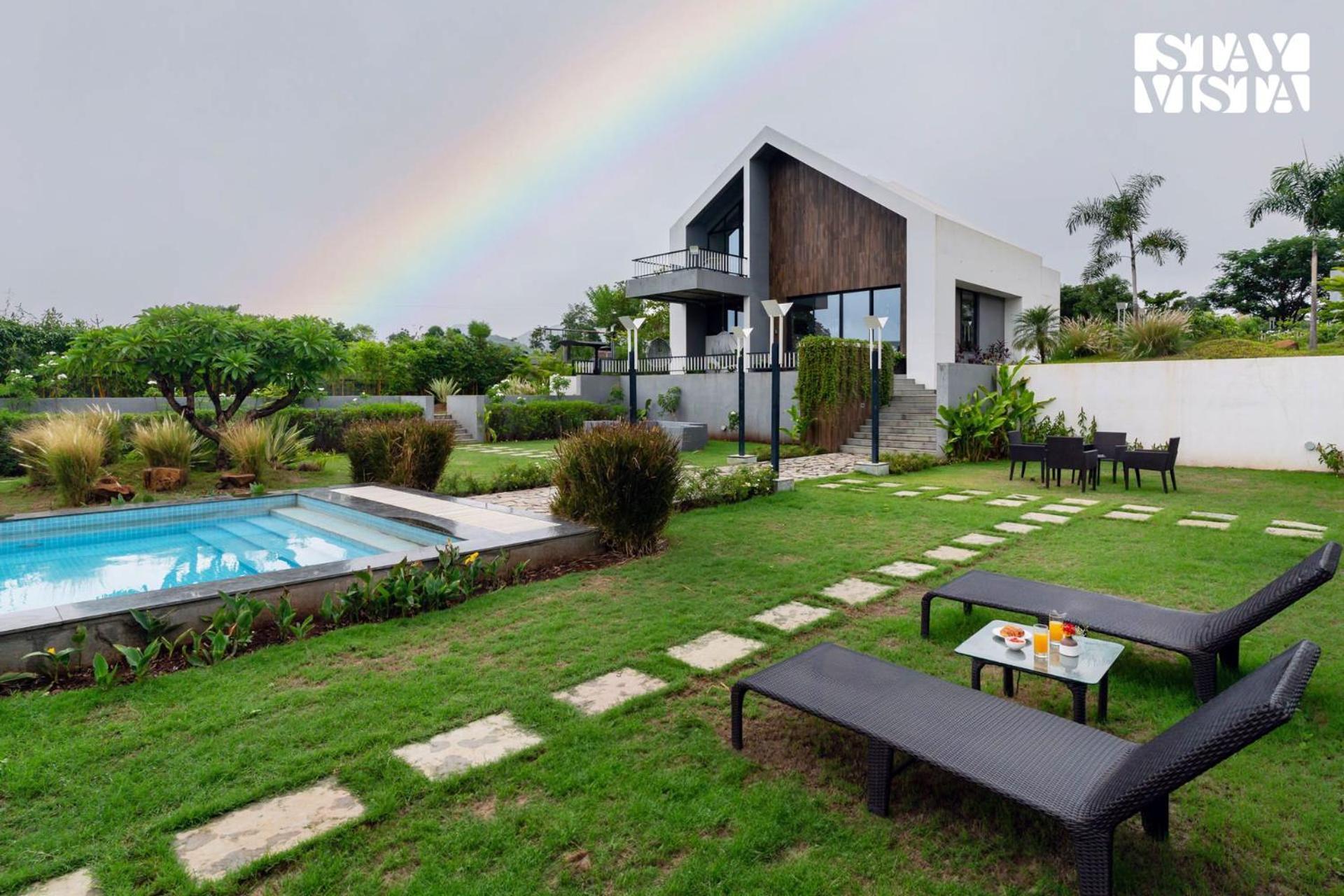 Stayvista At The Rainfield Villa With Gazebo & Lawn 나식 외부 사진