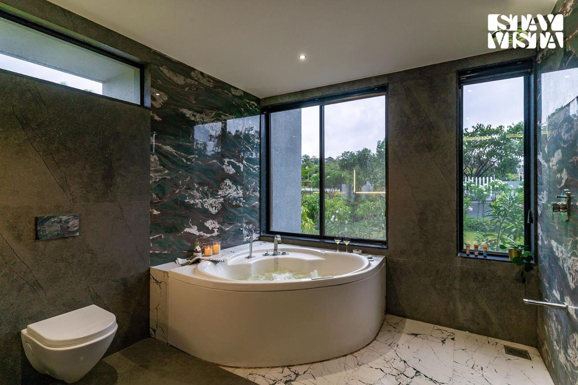 Stayvista At The Rainfield Villa With Gazebo & Lawn 나식 외부 사진