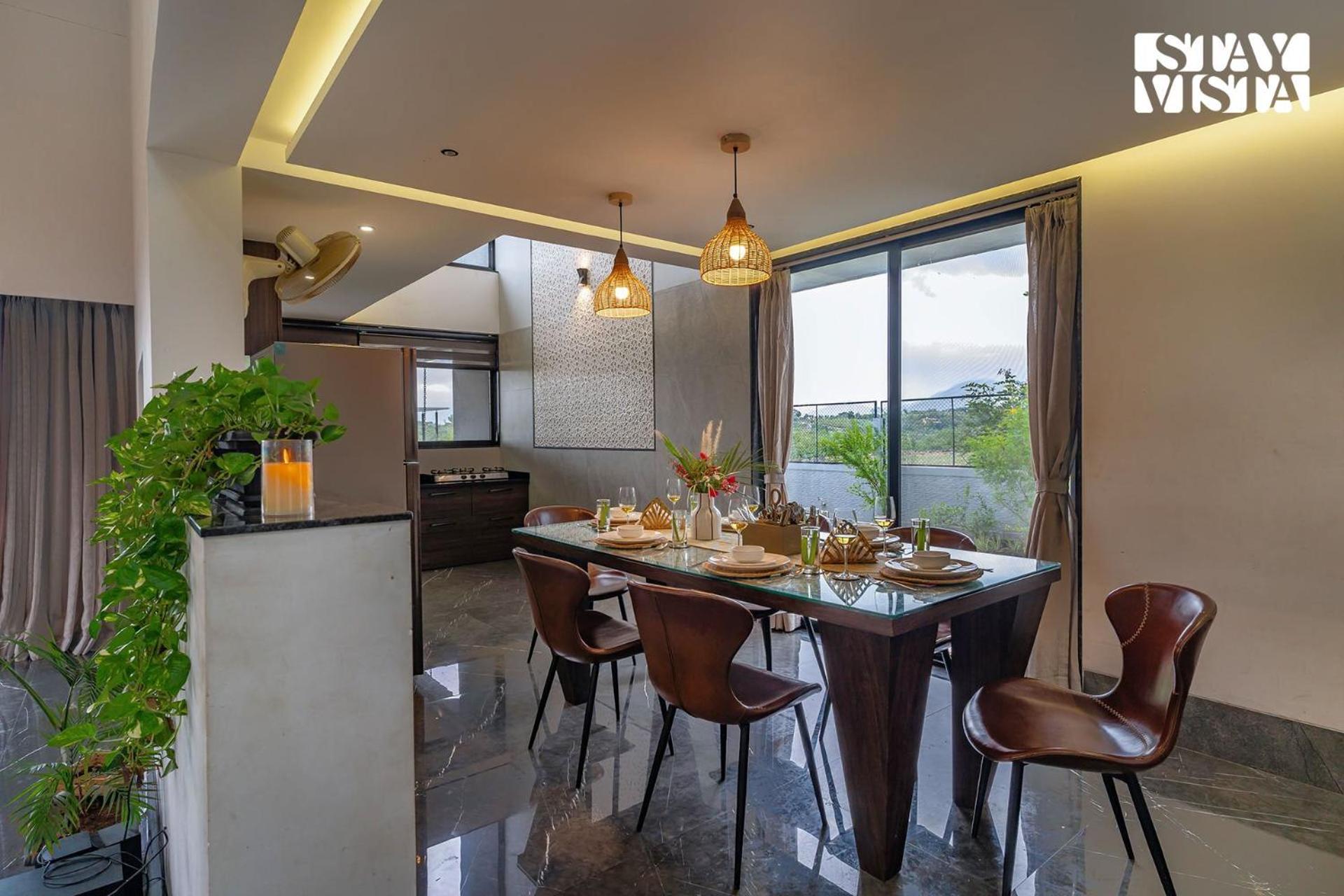 Stayvista At The Rainfield Villa With Gazebo & Lawn 나식 외부 사진
